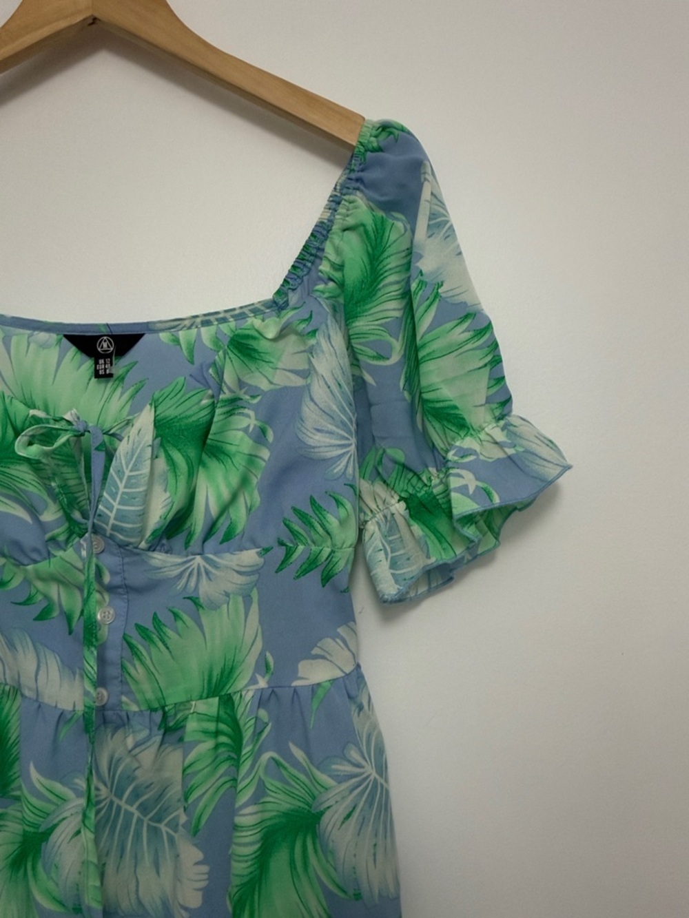 Missguided Blue and Green Tropical Leaf Mini Dress with Puff Sleeves - Picture 3 of 10